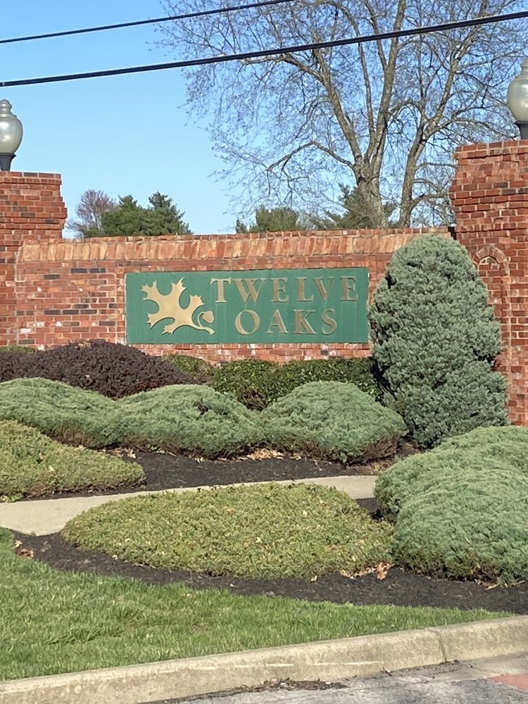 TWELVE OAKS CLUBHOUSE POOL Updated September 2024 30 Photos 179 Oak Valley Ct, Mount