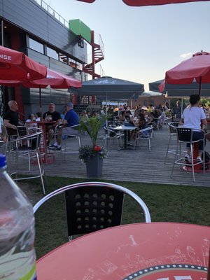 Terrasse St-Ambroise by null