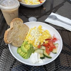 Steaming Bean - Mediterranean scramble bowl