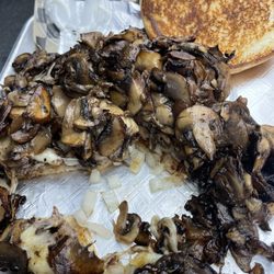 Huge amount of mushrooms and grilled onion, some raw onions that I requested. Burger is 1/3 lb. And very delicious!
