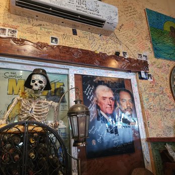Java Jazz & Soup Nutz - decor - Coffee & Tea Near Me - Lahaina, Hawaii Java Jazz & Soup Nutz - decor - Coffee & Tea Near Me - Lahaina, Hawaii