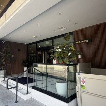 Kins Hotel - Hotel entrance - Hotels Near Me - Los Angeles, California Kins Hotel - Hotel entrance - Hotels Near Me - Los Angeles, California