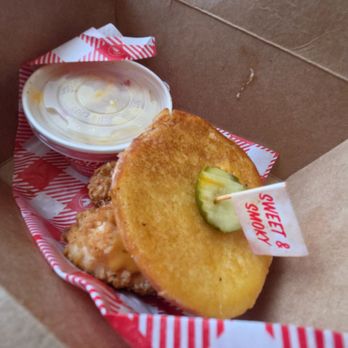 Hattie B's Hot Chicken - Memphis - Chicken Shop Near Me - Memphis, Tennessee Hattie B's Hot Chicken - Memphis - Chicken Shop Near Me - Memphis, Tennessee