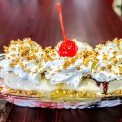 Sully’s In The Valley - The biggest banana split you'll find in the area