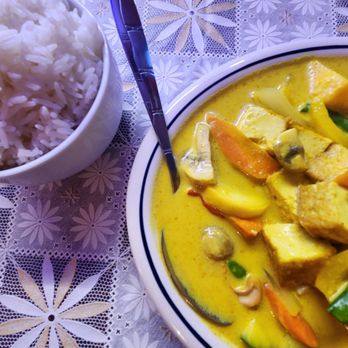 Nam Khong - Mango yellow curry with veggies and tofu - Laotian Near Me - Westerly, Rhode Island