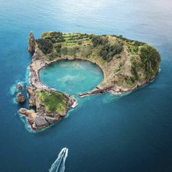 Dreamy Destinations - Ilheu de Vila Franca, São Miguel, Açores