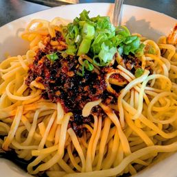 Garlicky Cold Noodles 四川凉面