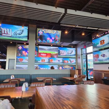 Platform Sports - Sports Bars Near Me - Charlotte, North Carolina
