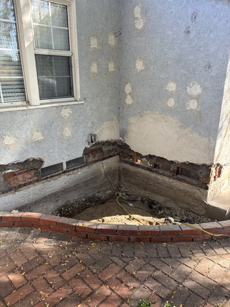 Slide of A R Contracting