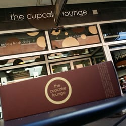 Cupcake Lounge - Storefront money shot!