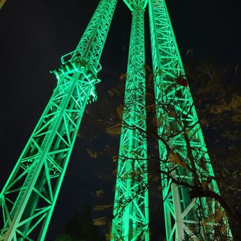 Supreme Scream - 3/17/23 - at night - pretty green light - Amusement Parks Near Me - Buena Park, California