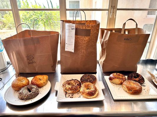 Hank's Bagels by null