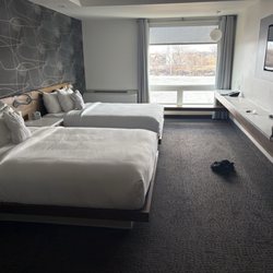 Mere Hotel - What you see when you walk in this is on the third floor with river view