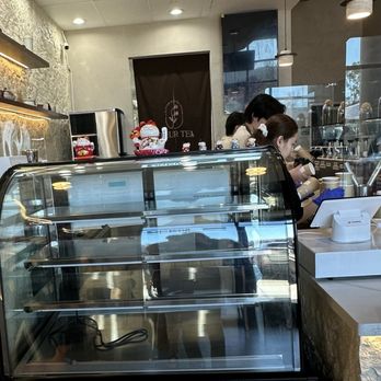 Fleur Tea - Empty display case for now, maybe pastries coming?? - Bubble Tea Near Me - San Jose, California