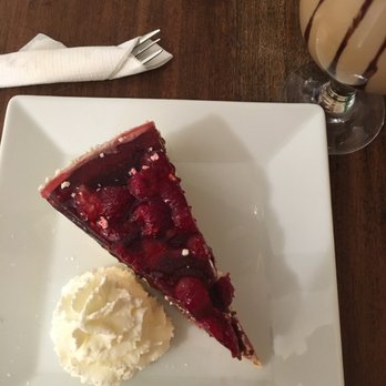 LuVer - Raspberry cake - Cafes Near Me - Kutná Hora, ST