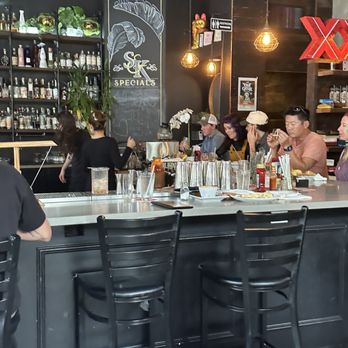 Smith & Kings - Bar - Cocktail Bars Near Me - Honolulu, Hawaii