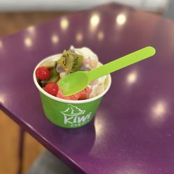 Plain tart and watermelon lemonade with kiwi, cherry, and mochi bites