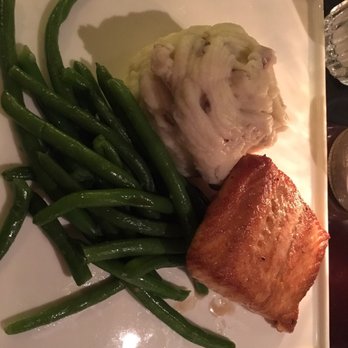 Bowman's Tavern - Salmon with mashed potatoes - American Near Me - New Hope, Pennsylvania Bowman's Tavern - Salmon with mashed potatoes - American Near Me - New Hope, Pennsylvania