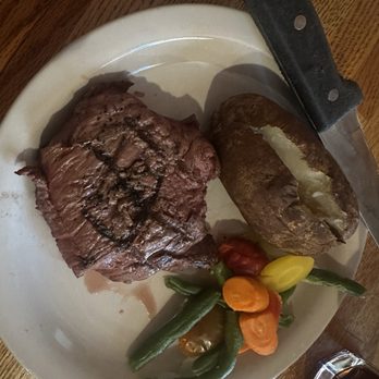 Quincy's Dining - Petite filet Mignon 6oz* and baked potato - American Near Me - Dollar Bay, Michigan Quincy's Dining - Petite filet Mignon 6oz* and baked potato - American Near Me - Dollar Bay, Michigan