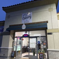 Tota’s Cakery - Outside