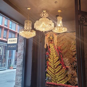 Piano Piano - Interior - Pizza Near Me - Toronto, Ontario Piano Piano - Interior - Pizza Near Me - Toronto, Ontario