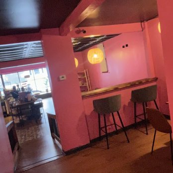Café Más - Interior - Coffee & Tea Near Me - Chicago, Illinois