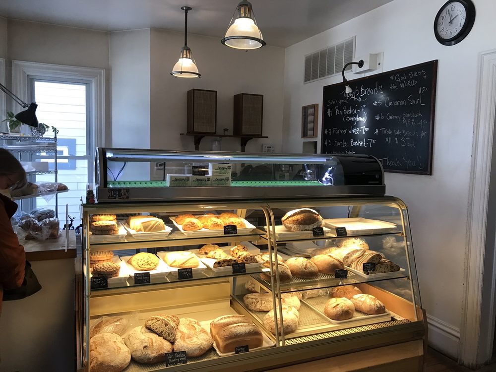 The Daily BakeHouse Logo