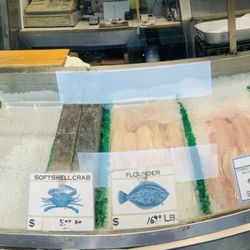 Jersey Farmers Market - Wide angle fish stand