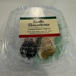 Bella Biscotteria - Chocolate chip cannoli and a pistachio cannoli soooo good.