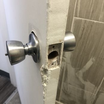 Econo Lodge - No latch on bathroom door - Hotels Near Me - Lakeland, Tennessee Econo Lodge - No latch on bathroom door - Hotels Near Me - Lakeland, Tennessee