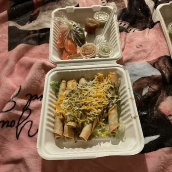 Memo's - 7.5-8/10 from me and my bf. He thinks less guac. I love the guac amount. Maybe if they were bigger, it'd have a bigger rating but good - Mexican Near Me - Auburn, Washington