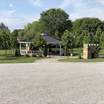Adams Breezy Hill Farm - picnic pavilion and picnic area - American Near Me - Princeton, Kentucky