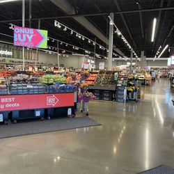 Giant Food Store