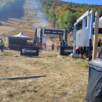 Spartan Race - Finish line : they jump over fire - Races & Competitions Near Me - Killington, Vermont