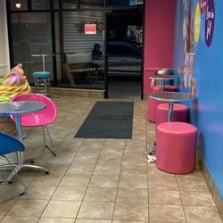 TCBY Grosse Pointe - Colorful decor
