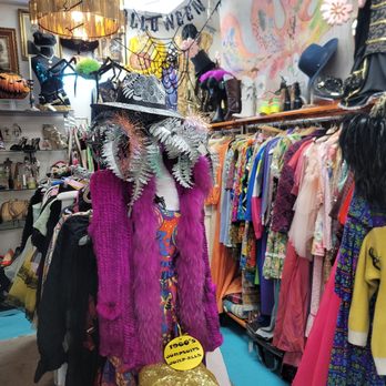 Encinitas Antique Mall - Antiques Near Me - Encinitas, California