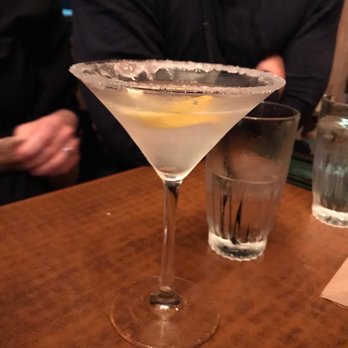 Hennessey's Tavern - Lemon drop - Irish Pub Near Me - Manhattan Beach, California