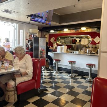 Jenny's Diner - Interior - Diners Near Me - Highland, California