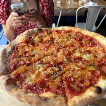Cornelly Queen Anne - Hornet honey pizza - Pizza Near Me - Seattle, Washington Cornelly Queen Anne - Hornet honey pizza - Pizza Near Me - Seattle, Washington
