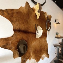 Old Town Nutrition - Eye catching decor!