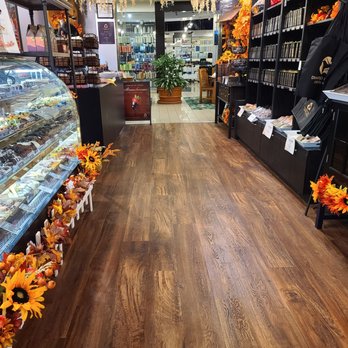 Diamond Head Chocolate Company - Interior - Chocolatiers & Shops Near Me - Honolulu, Hawaii