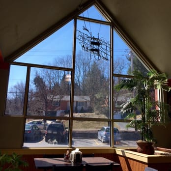 Frisch's - Nice light filled dining room - Chicken Wings Near Me - Pittsburgh, Pennsylvania