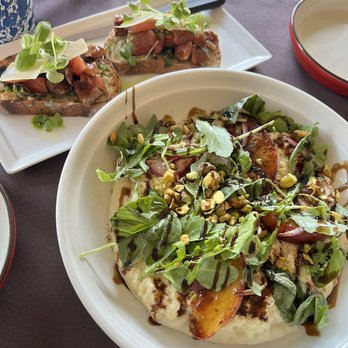 Veg Kitchen + Bar - Fig and tomato bruschetta, grilled peach and ricotta flatbread - Vegan Near Me - Sacramento, California Veg Kitchen + Bar - Fig and tomato bruschetta, grilled peach and ricotta flatbread - Vegan Near Me - Sacramento, California