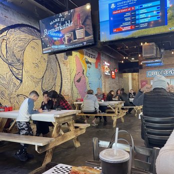 Karvelas Pizza - Newnan - Dining room - Pizza Near Me - Newnan, Georgia