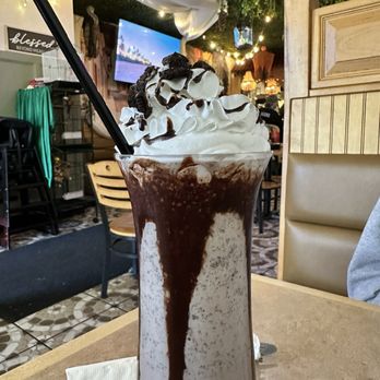 Manny Vibez - Cookies & Cream Oreo Milkshake - Breakfast & Brunch Near Me - Norwood, Pennsylvania