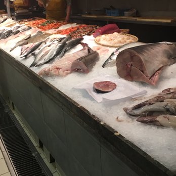 Marche des Halles - Freshest fish ever - Farmers Market Near Me - Avignon, 84