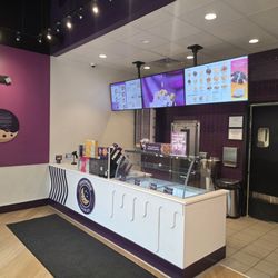 Insomnia Cookies - Front counter