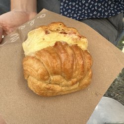 Alegre Cafe - Jamón y Queso medialuna