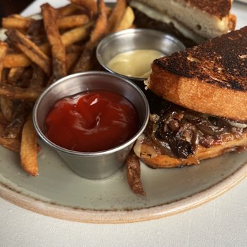Millwright's - Short rib sandwich - New American Near Me - Simsbury, Connecticut