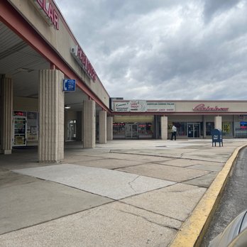 Kimmy's Restaurant & Carry Out - an empty parking lot - Salad Near Me - Baltimore, Maryland